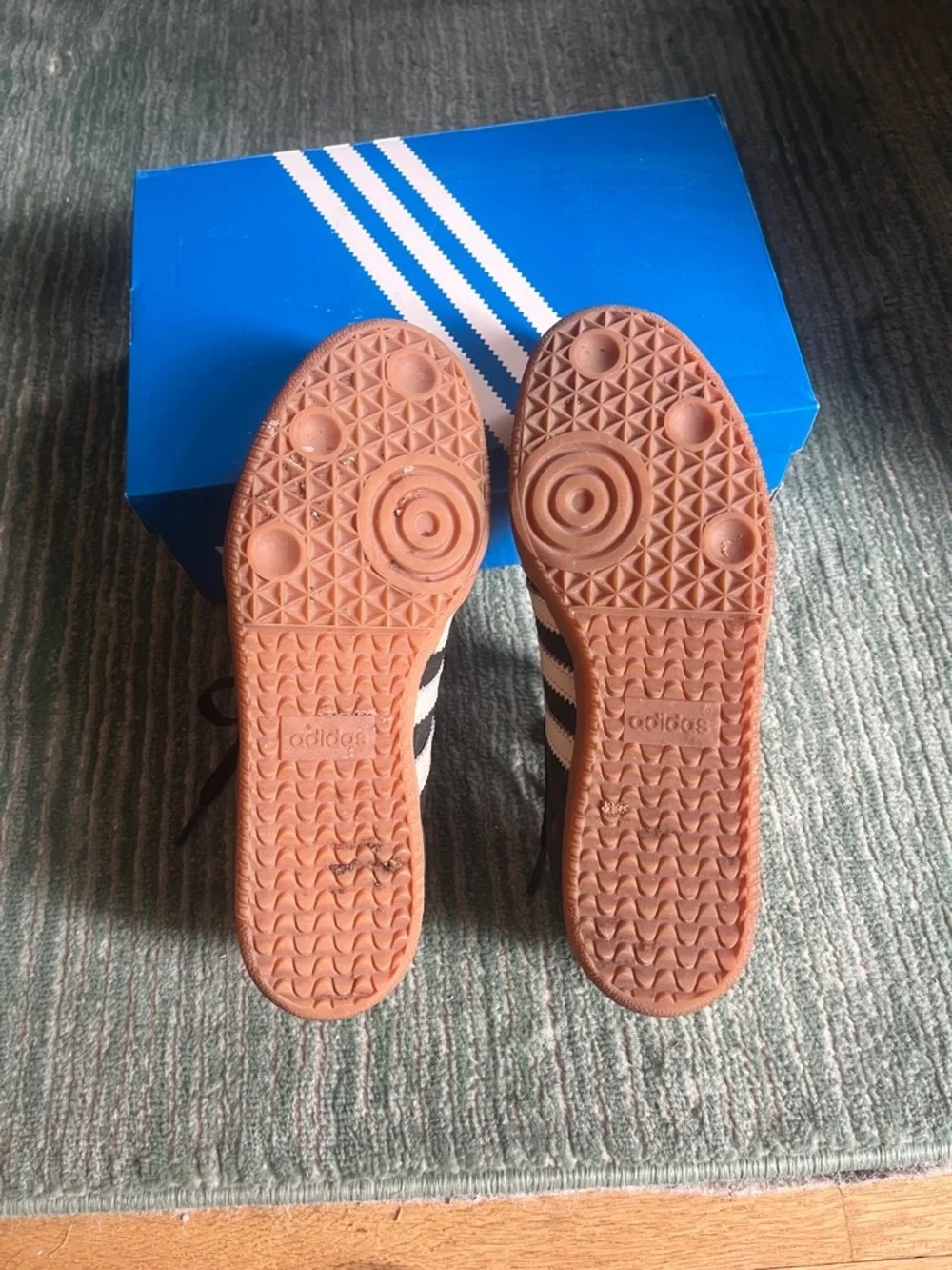 Adidas Sambas in black and cream with cream toe - size 6.5 - Picture 5 of 8